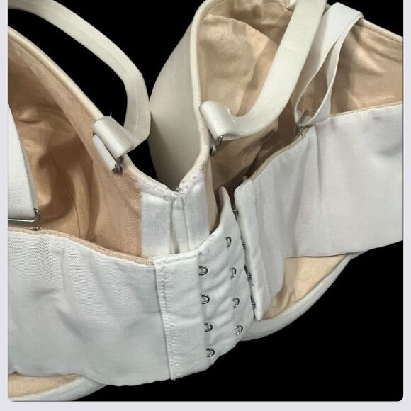 NWT Victorias Secret BIOFIT Multi-way Strapless lightly padded off White Bra 40D - Picture 3 of 10